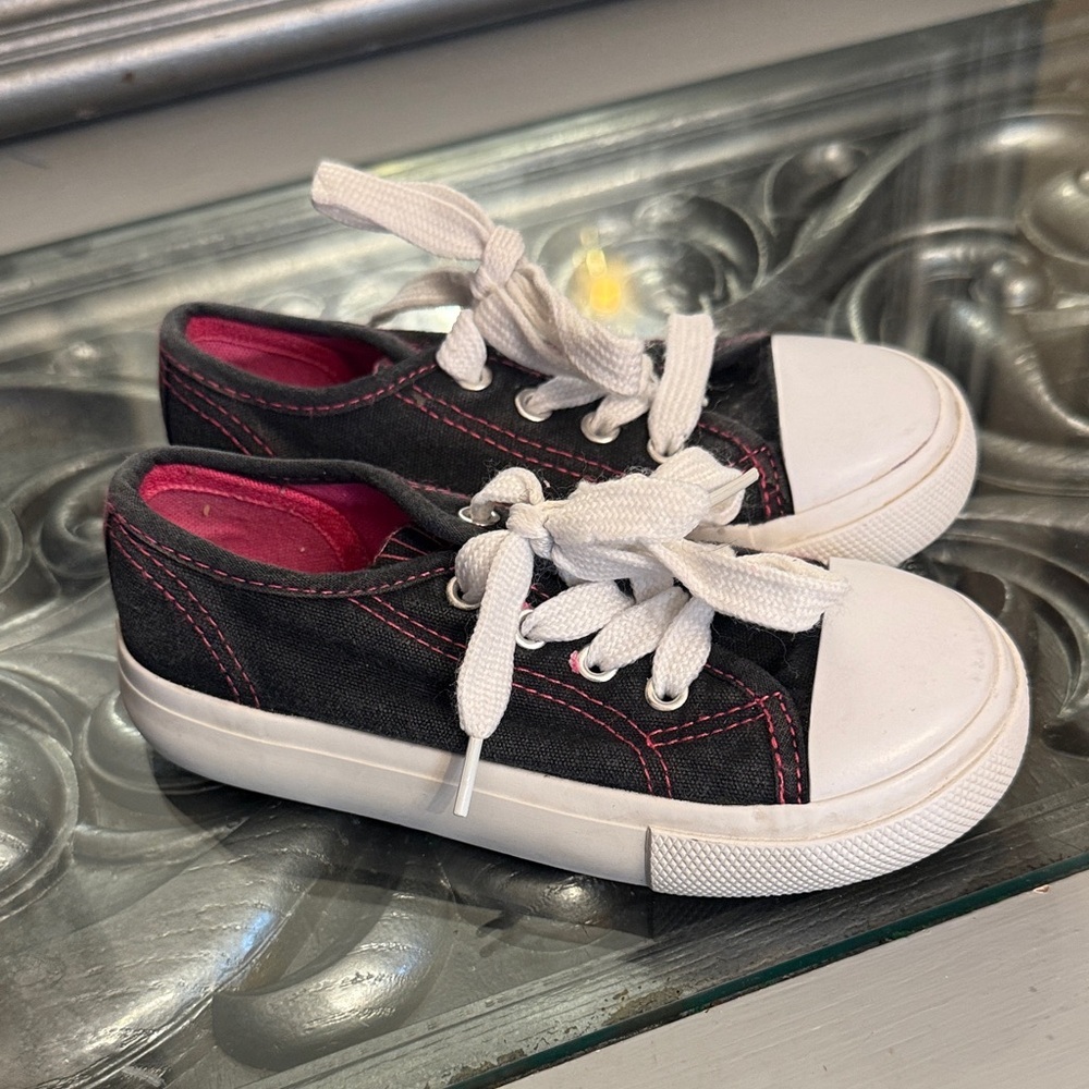 Toddler 9 Black and White Kids Sneakers with Pink Accents